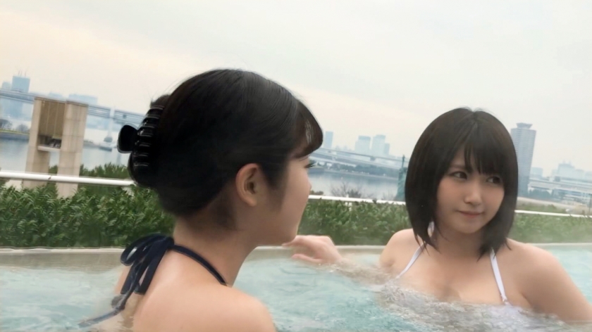 【スパプールナンパ】清楚美少女×神美声の爆美乳素人という欲張り美女降臨！あどけない感じからは想像もできないほど艶っぽい身体で、顔良し、声良し、感度良し、オマケに潮吹き失禁女神のフルコンボ！見事な抜きイキでチ〇コを抜いた瞬間に失禁昇天！！！  パッケージ