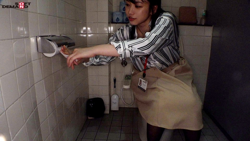 排尿中に突撃！狭～い個室でみっちゃく声ガマン SOD女子社員 ハダカになるより恥ずかしい脱ぎキャンBOX野球拳 亀山寧音  パッケージ