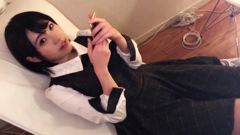 【個人撮影/中出し】「撮るよッて何ぃッ(〃ﾉωﾉ」カメラを向けられ照れながらもノリ良くピース☆清楚な見た目の女子〇生とコスプレ撮影を決行ww  パッケージ