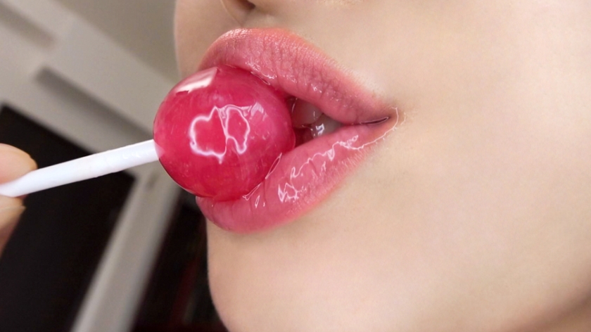 【①出演：三原ほのかさん/25歳/B90/W58/H85】【②服装：私服/スク水】【③収録フェチ(収録順)：顔/唇/歯/歯茎/唾液/舌/歯舐め/目/鼻/横顔/両耳/後頭部/うなじ/おでこ/手/足/太もも/足の裏/穿いてきたストッキングの臭い/足の臭い/足舐め/ワキ/ワキの臭い/ワキ舐め/口紅塗り/口紅を塗った唇/食事/水着(胸/尻/股間ボディライン/ワキ)/尿意/おしっこ/おしっこ後の水着/飴舐め/おっぱい/クリーム舐め/くしゃみ/アナル】女性の全てがオナニーのネタである 014  パッケージ