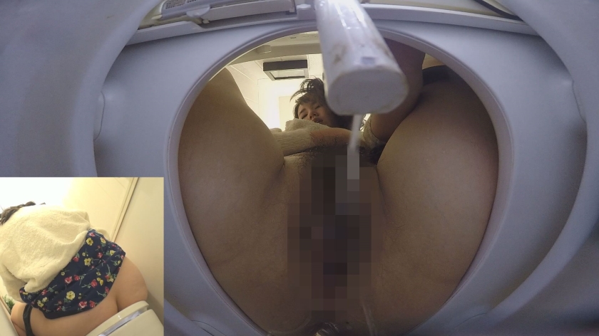 アウトレット女子トイレ放尿オナニー盗撮  パッケージ