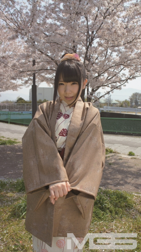 石和温泉で見つけた卒業旅行中の女子学生がマジックミラー号に初乗車 湯上りで火照った巨乳と美尻を性感マッサージ 敏感になった浴衣娘は4回イッて失禁･･･流されて生ハメ・戸惑いながらも初中出し！ 3  パッケージ