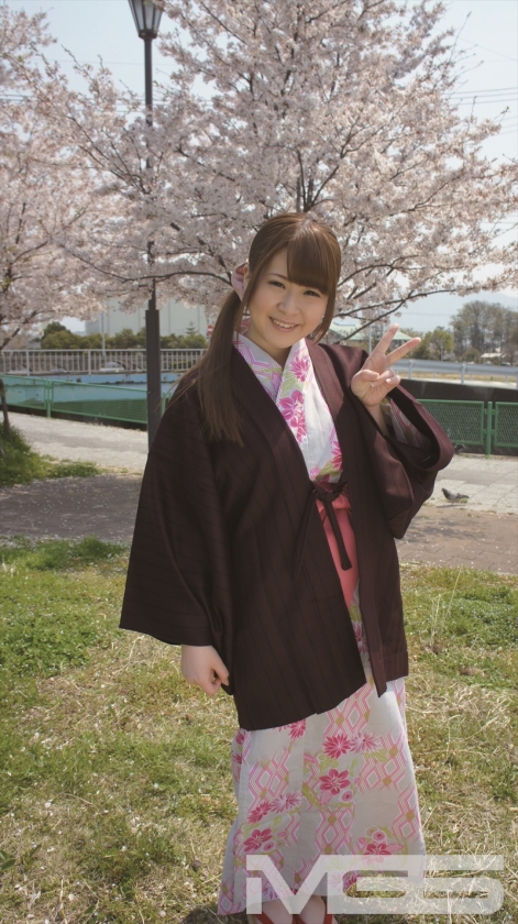 石和温泉で見つけた卒業旅行中の女子学生がマジックミラー号に初乗車 湯上りで火照った巨乳と美尻を性感マッサージ 敏感になった浴衣娘は4回イッて失禁･･･流されて生ハメ・戸惑いながらも初中出し！ 3  パッケージ