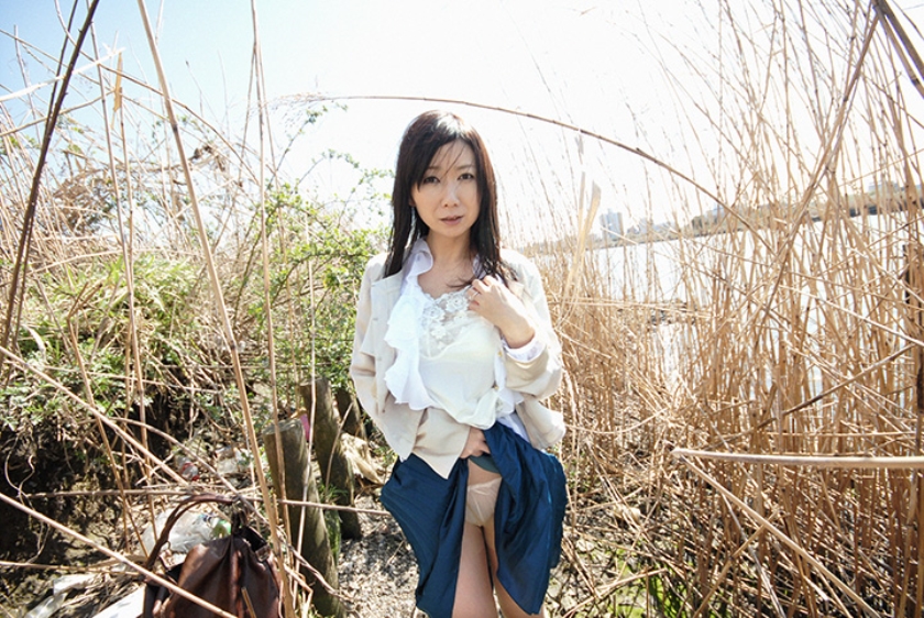 【BBA】工事中の現場に落ちてる濡れたエロ本みたいに夕飯の準備中なのに火照ってしまったむっちり熟女たち  パッケージ