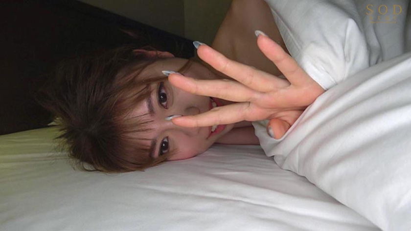 【夏といえば水着！SODstar全員ビキニ祭】ドキドキの初露出！アスリート 新海咲  南国イチャラブデートで露出SEX  パッケージ