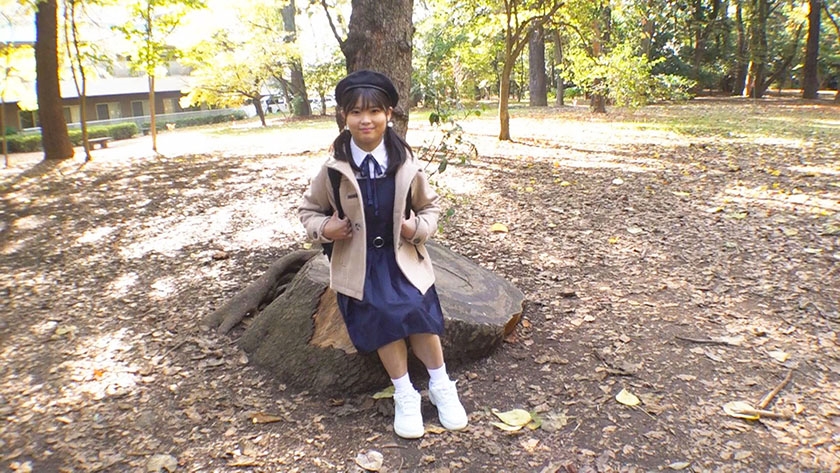 ショコラマロン 無防備で静かにこちらを見ている女の子。日に焼けて皮むけ始めた黒卵肌と美しい1本線のふわふわのワレメから漂う香りに欲情した…  パッケージ