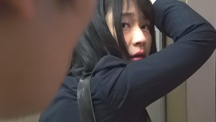 緊急停止エレベーターに 閉じ込められた二人 優梨まいな  パッケージ