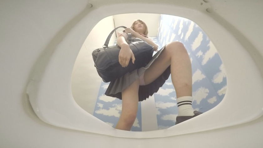 ビクビクイキ果て変態女子10人 性欲暴走公衆トイレオナニー盗撮  パッケージ